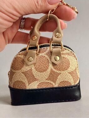 Mini Purse Bag Charm Keychain | Chic Fashion Accessory - NEW